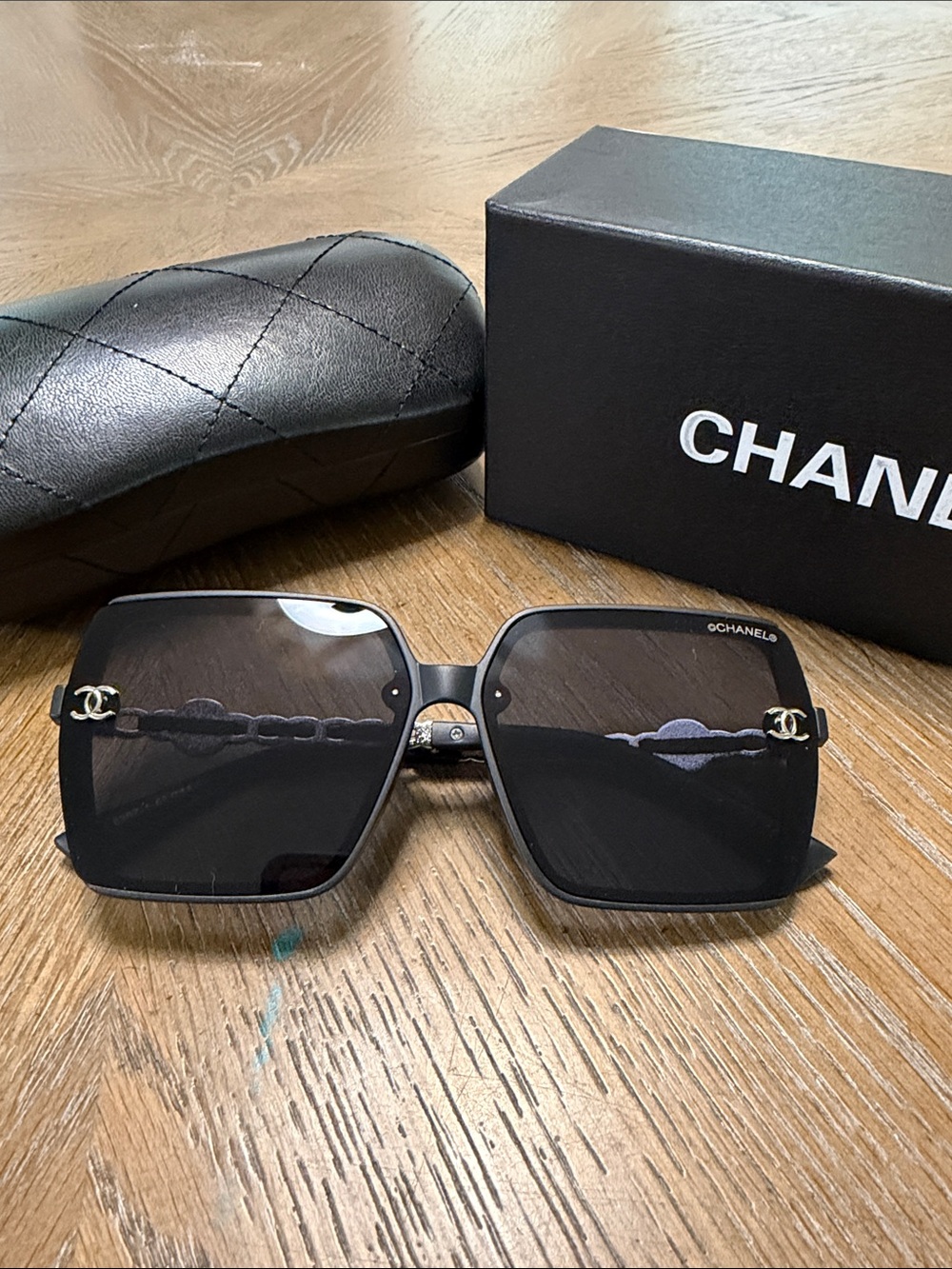CHANEL Black Square Sunglasses with Silver CC Chain Accent - Picture 3 of 10